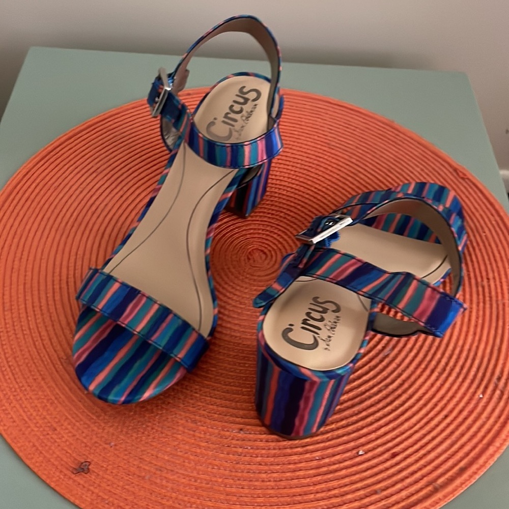 Shoes - Picture 4 of 4